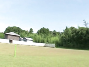 真是太有创意了，多名女子裸体踢足球做游戏，身材不一乳房形状各异随着奔跑乱蹦跶2