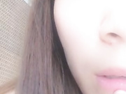 大胸学妹趁着宿舍没有其它人玩直播逼逼随便揉几下就出淫水了