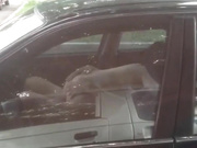 超疯狂，广州1对男女，大白天在马路边脱光车震，旁边车里人一直在拍都没停