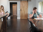 告诉继兄我真的需要你大量地注入我的身体