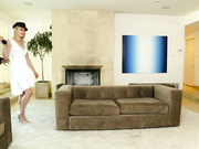 金发美女带着他黑鸡巴司机居家性爱