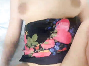 八字大奶眼镜小骚货来大姨妈爆菊抹上润滑油