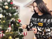 性感继母在圣诞节给继子最好的口交