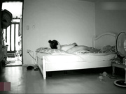 家庭網絡攝像頭破解拍攝到的寂寞年輕妹子脫光大床上自摸摳逼 還聞一聞是否有異味 絕對老司機高潮呻吟連連 露臉高清