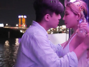 夜晚游艇趴与闺蜜男友激情性爱