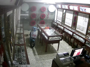 黑客破解商業街老銀鋪首飾店監控偷拍老板娘和老公一塊看黃色電影嗨起在小長凳來一炮 720P高清