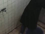 精品推薦 手機拍攝到的出租屋浴室裏在飯店做服務員的打工妹沐浴更衣 顏值不錯就是奶子小了點 720P原版高清