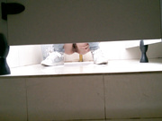 高清廁拍之街頭尾隨美女進入公共女廁拍攝 貌似騎踏板車的妹子察覺到被人拍了心情很郁悶～1080P高清