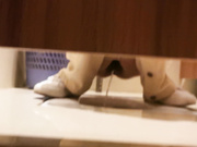 最新流出廁拍大神潛入某高端寫字樓公共女廁偷拍白領小姐姐如廁噓噓 有幾個妹子的騷穴保養的不錯 2160P高清原版