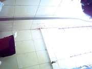 尾隨兩個等電梯的妹子進入公共衛生間尿尿 貌似白短熱褲妹子尿液得粘在內褲上了 720P高清