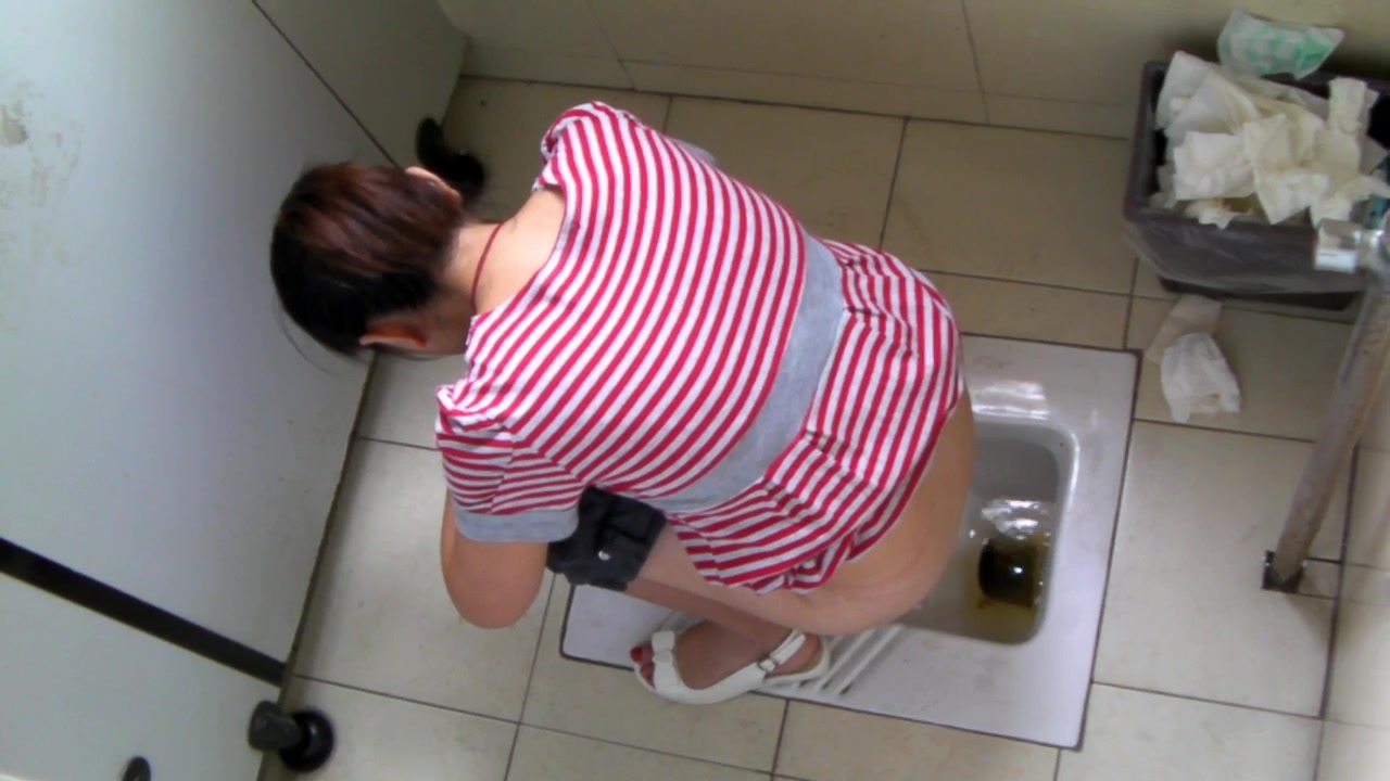 國內廁拍大神TK哥潛入某大廈公共女廁偷拍各式白領小姐姐尿尿 雪白大屁股看得讓人欲火焚身 720P高清原版