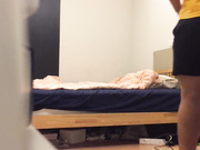 上海某健身會所帥氣強壯年輕教練勾搭了2位年輕漂亮氣質美女學員居家偷情啪啪 各種體位玩弄幹得床快要塌了 國語720P高清