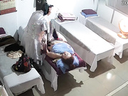 豐滿大奶熟女中醫按摩養生館享受猥瑣老中醫的按摩服務 受不了直接啪啪肏了3次過足了癮 720P高清原版