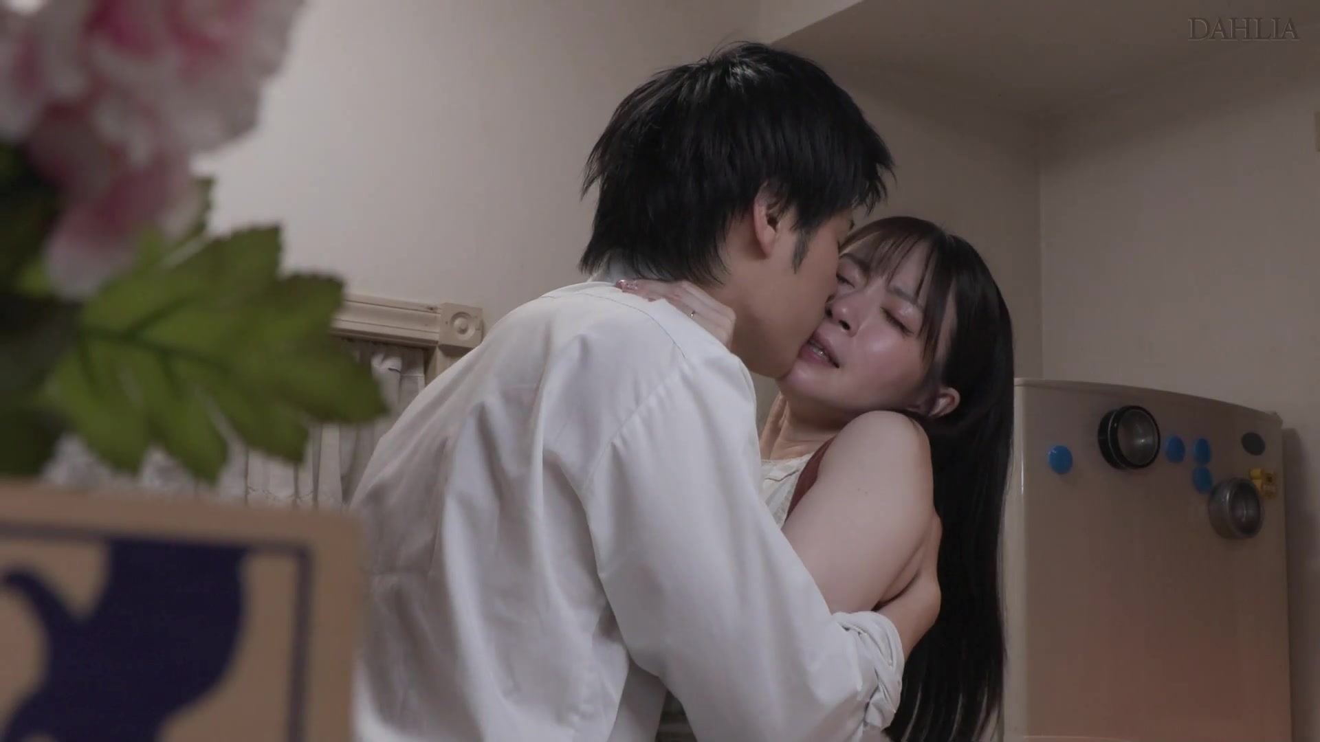 DLDSS-438 復活 糸矢めい 上司が出張で不在中、上司の妻とベロキス性交で濃密に求め合った日々…。 糸矢めい - 1of5