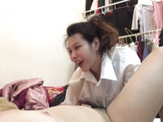 《台湾情侣泄密》平时一本正经的女同事❤️下班后的淫乱私生活被曝光