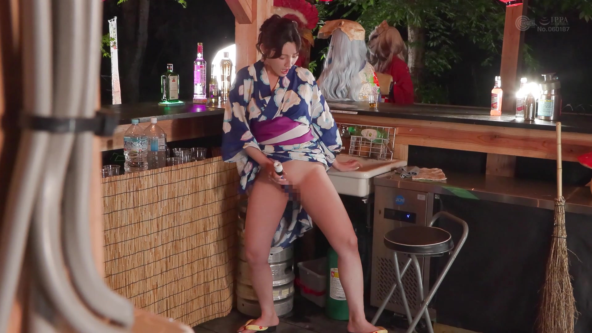 SGKI-065 妖怪仮装盆踊りで催淫液を盛られ異物オナニー！イキ漏らし野外アクメ 森沢かな 雪代美鳳 - 4of5