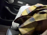 【奶气原创乱伦】一边开着车兜着风，女儿一边在给舔着鸡巴，这是何等的爽呀