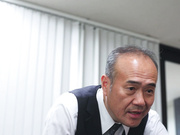 [破解] SONE-901 弱みを握られたKカップ秘書はなめくじ社長におっぱいをふやけるまで舐め犯●れ乳奴●として飼いならされる 鷲尾めい - 1of5