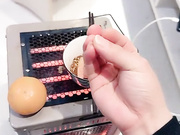 剧情演绎】小嫂子来家中做客，想要休息毫不客气 半推半就拔掉内裤掏出鸡巴直接无套后入，艹爽了就是双向奔赴