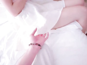 兄妹乱伦】意淫自己妹妹 - 强爽灌醉妹妹闺蜜摸得她受不了，又粉又嫩中途偷偷拔套狂射无毛白虎穴