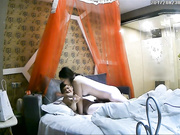 喷血推荐-红帐房偷拍在婚庆公司工作的情侣布置完婚房后感觉环境太浪漫自拍后竟然在婚床上操起逼来,还连干2次!