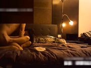 土豪酒店约操极品翘臀大长腿外围女没想到操了2次后又趴在性感翘臀上搞了一次,这是要把美女干的不能下床啊!