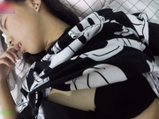 气质漂亮的大学美女被闺蜜男友吃饭时故意灌醉后以送她回去为由带到家里侵犯,近距离爆插拍摄.720P高清版!