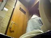 坐盗市最新流出GN牛人潜入公共场所偷拍精选近距离尿尿