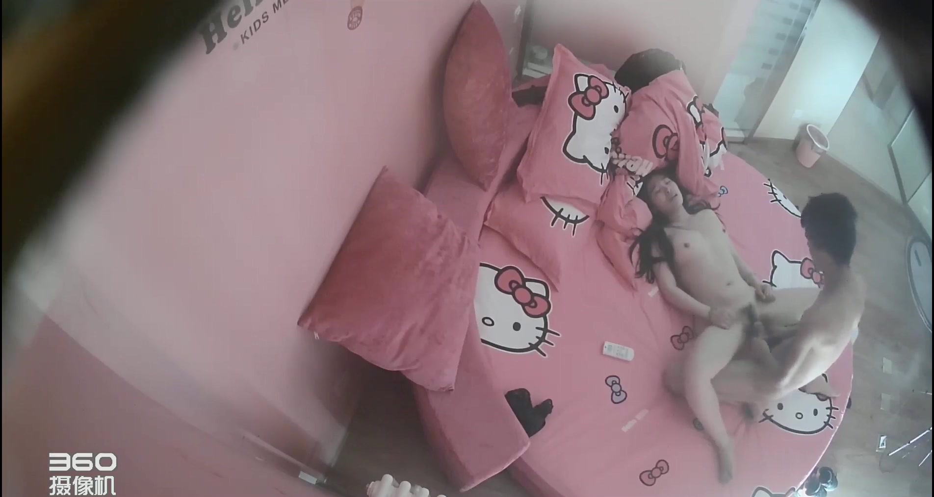 年轻学生情侣开房真实爱爱女友肤白臀肥呻吟特别好听嗲嗲的像个小猫咪