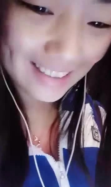 白嫩美女装嫩穿着学生服套装直播手机叫车然后车上聊天引诱好久没做的私家车司机车震啪啪啪对白精彩