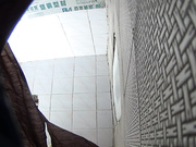 女厕偷窥妹子嘘嘘,财务姐姐一边打电话一边尿电话内容听的一清二楚