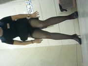 外站最新流出商场全景系列黑丝服务员妹子一定憋了很久尿得很粗一条水柱