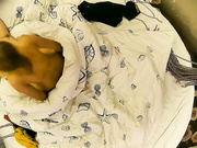 主题房俯拍大金链子小手表土豪哥性欲旺盛与阴毛茂密身材不错的妹子歇歇干干共打了5炮体格不行真受不了