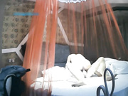 喜欢健身又不爱带胸罩的清纯美女被刚认识的健身教练酒店各种动作操了30多分钟还不射,美女受不了不干了!