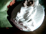 高校附近酒店偷拍奇芭的胖哥内射完女炮友开着手机电筒像考古一样研究她的阴道