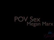 在少女紧绷的阴户里射一发