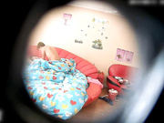 酒店情趣红床偷拍皮肤黝黑健壮小伙和性欲很强的白嫩嫂子开房偷情