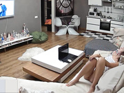 黑客入侵家庭摄像头-白皙极品妹子沙发上自慰到高潮