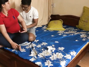 巴铁留学生小伙和宿管阿姨坐在床边上唠嗑情到浓时就脱光了上床啪啪