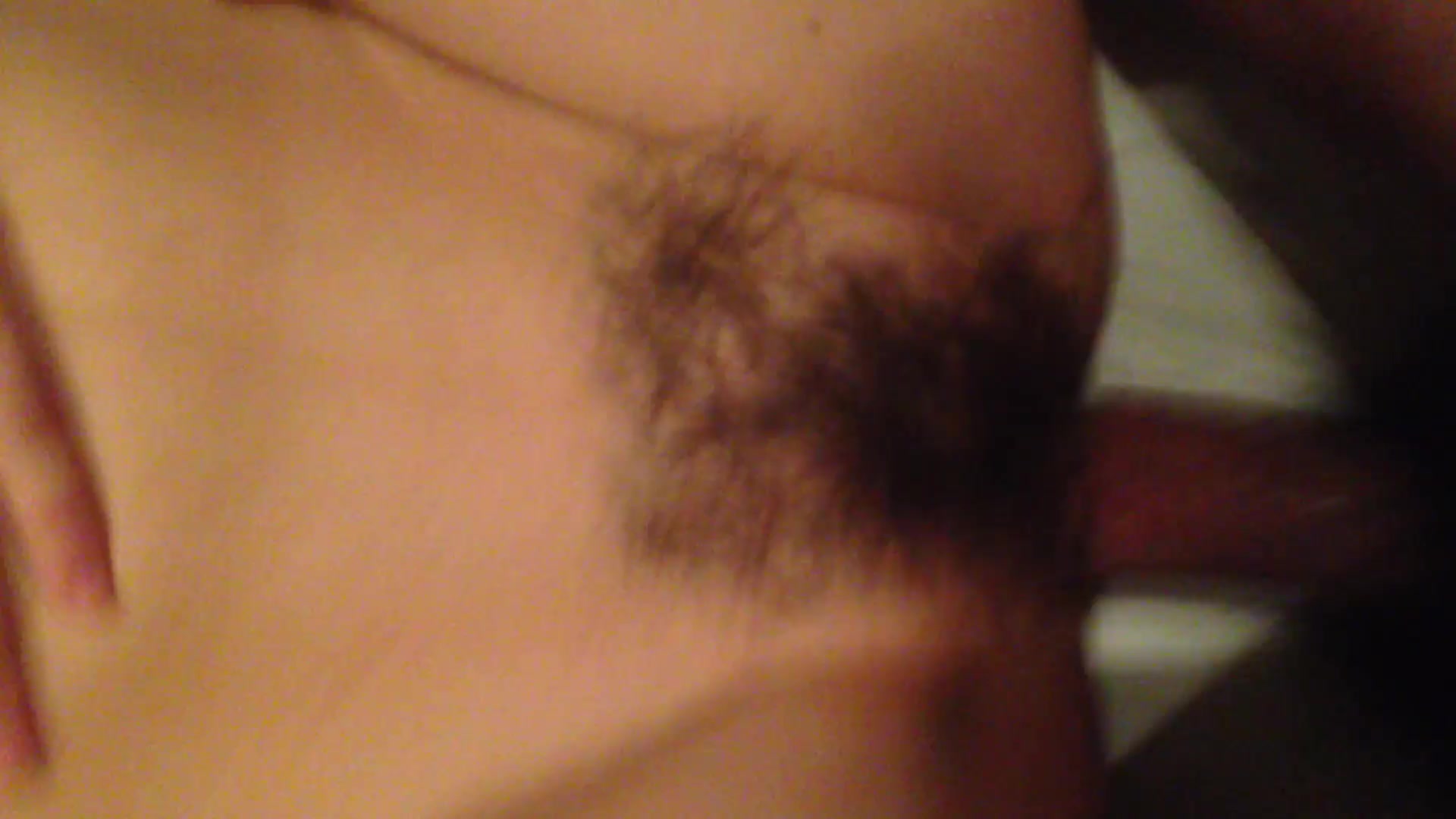 约炮单位新婚不久的女同事奶子粉粉的下面一插就出水高潮射她脸上她老公貌似没让她爽过