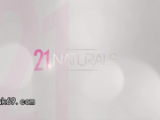 高颜值名模美女玻璃道上诱惑好身材受不住鸡儿硬想操作品 妹子大长腿丰满肉肉极品插入啪啪要虚了啊720P高清