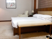 胸大貌美的97年大学美女酒店被大神玩弄,从开始害羞到后来自己主动坐上去操,高潮大叫：爽,好爽!高清正面拍摄!