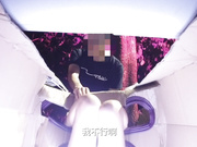 【重磅推荐】外站大神『三更半夜』系列 满足变态老公的要求将老婆装箱子里野外放置 邀请路人随便玩