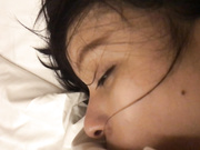 迷奸80斤的超短裙银行小妹，身材苗条，腰肢盈盈可握，迷后被脱衣随意玩弄，大幅度摆弄出各种风骚姿势