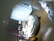 高颜值美女酒店被性欲旺盛的男友用手疯狂扣插嫩穴后猛烈爆操,美女搞的太痛不让操了,只能口爆