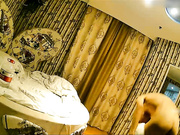 有点变态的社会小混混泡个学妹酒店开房试戴妹子的文胸干完还用海泥美容一下