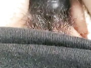 颜值不错少妇在家大黑牛自慰，再和炮友开车户外停路边车内口交骑乘啪啪，开裆肉丝震动非常诱人