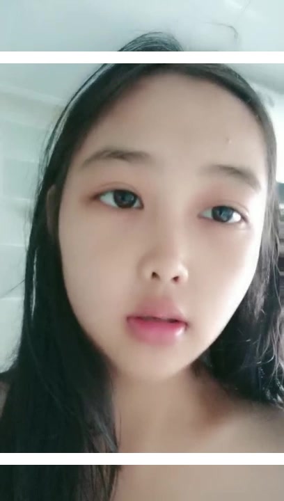 清纯萝莉露脸非常可爱怀孕8个月，诱人的大奶子给小哥舔硬大鸡巴，暴力后入抽插玩弄骚逼