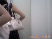 商场内衣专卖店试衣间偸拍多位青春发育期漂亮美眉试换内衣一对美乳又挺又圆润2V1