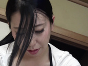 [SW-516] 旅馆叫按摩，来了个已为人妻的同学。紧握着肉棒骑在我身上! - 4of5